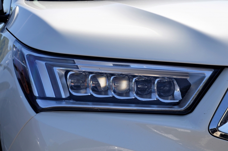 automobile-TAVERNES-min_acura-headlamp-2834131